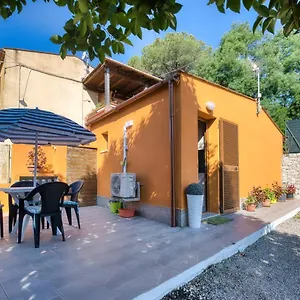 https://la-casina-di-alan-goelba.it-tuscanyhotel.com
